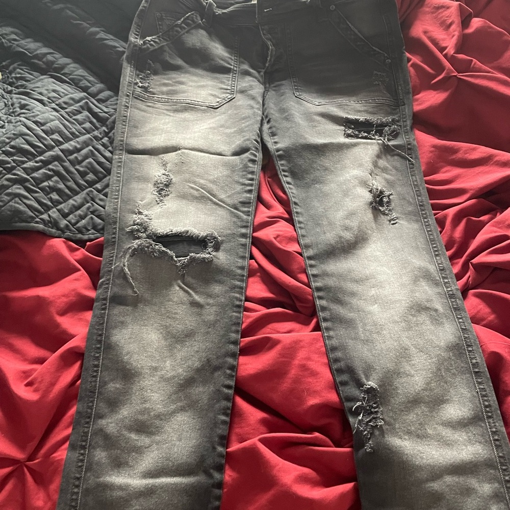 - Free People Distressed capri size 4/27